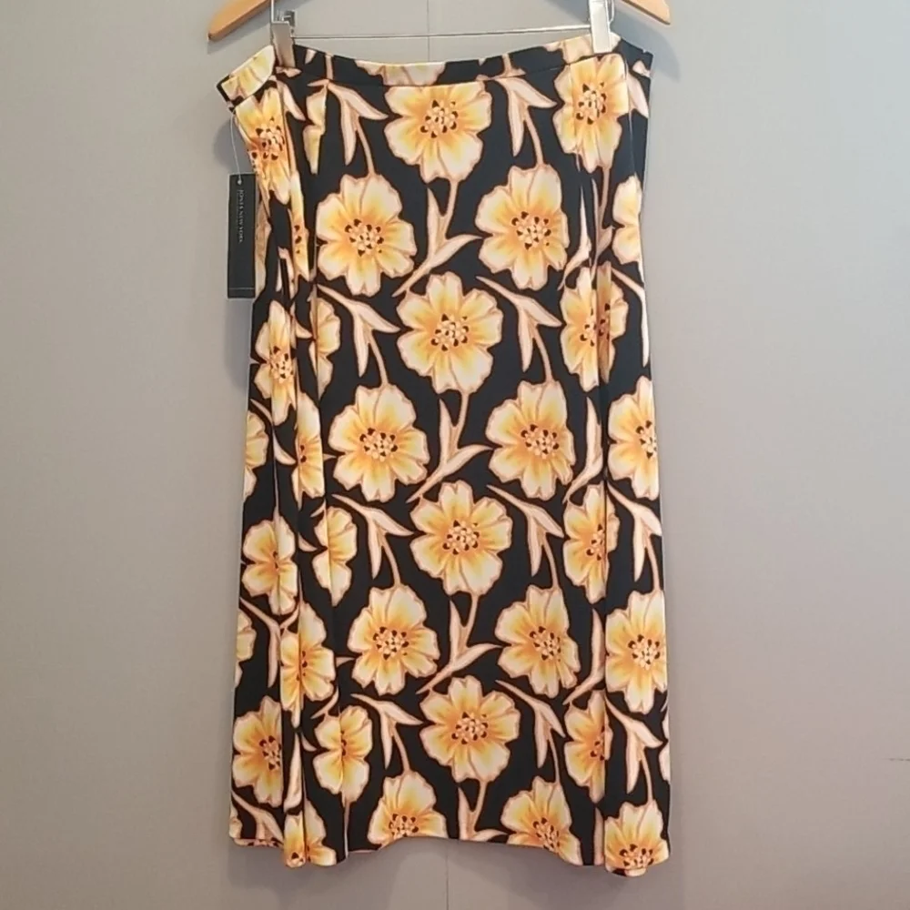 Jones New York Black Floral pull On Skirt Sz 2X - Picture 4 of 7